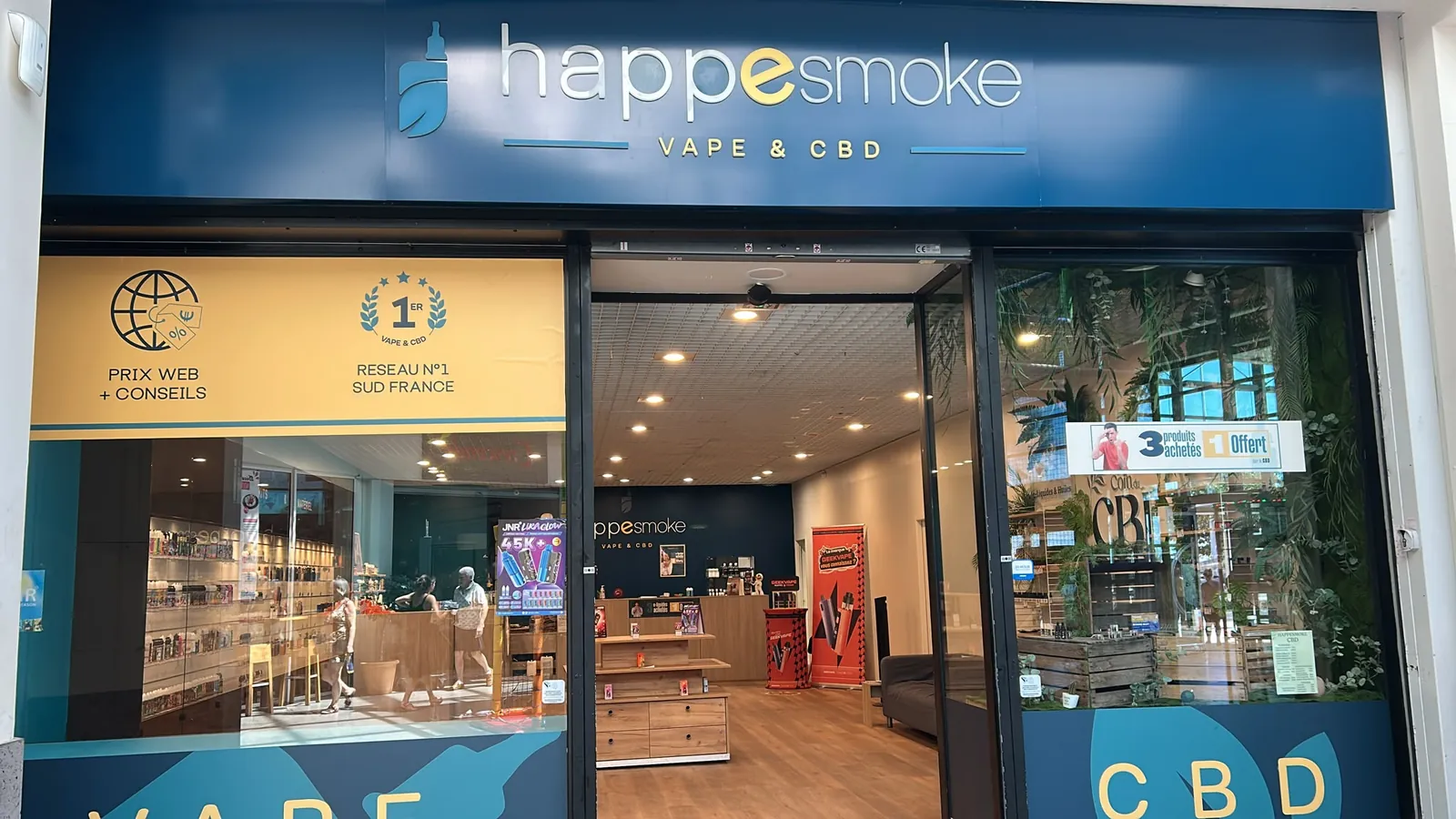Vitrine du magasin HappeSmoke Agde